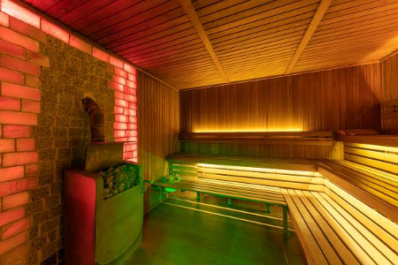 Sauna mit LED Strips warmweiss und RGB Strips